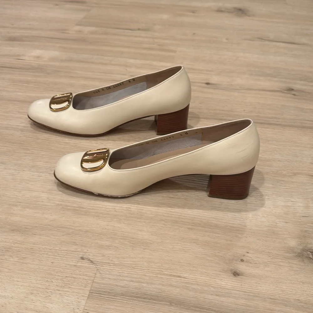🤍Vintage Salvatore Ferragamo Block Heels🤍 - Picture 3 of 6